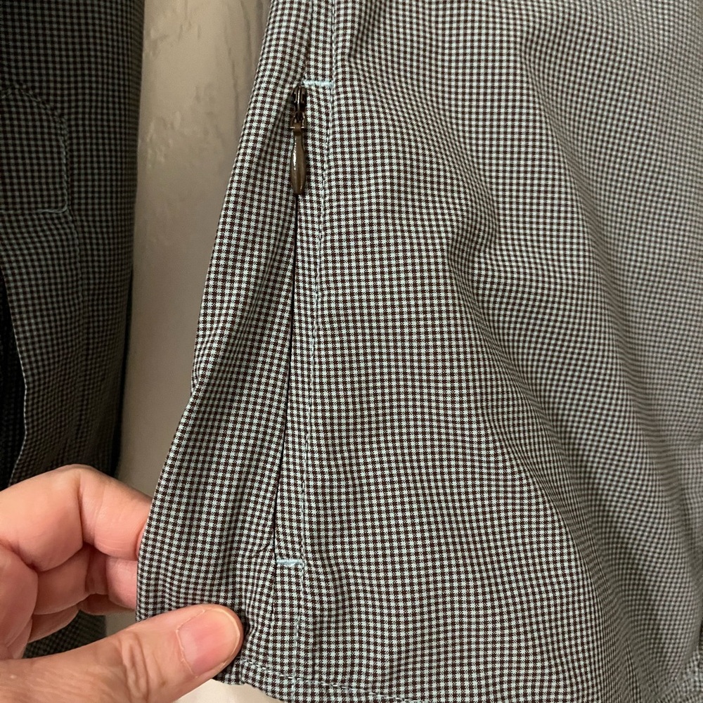 Ladies Medium The North Face Boulder Long Sleeve Shirt. Side Security Pocket - Picture 4 of 13